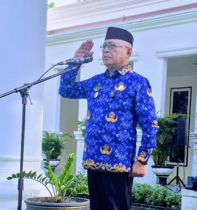 Bupati Sofyan Serahkan Piagam Penghargaan Purna Tugas Kepada 24 ASN