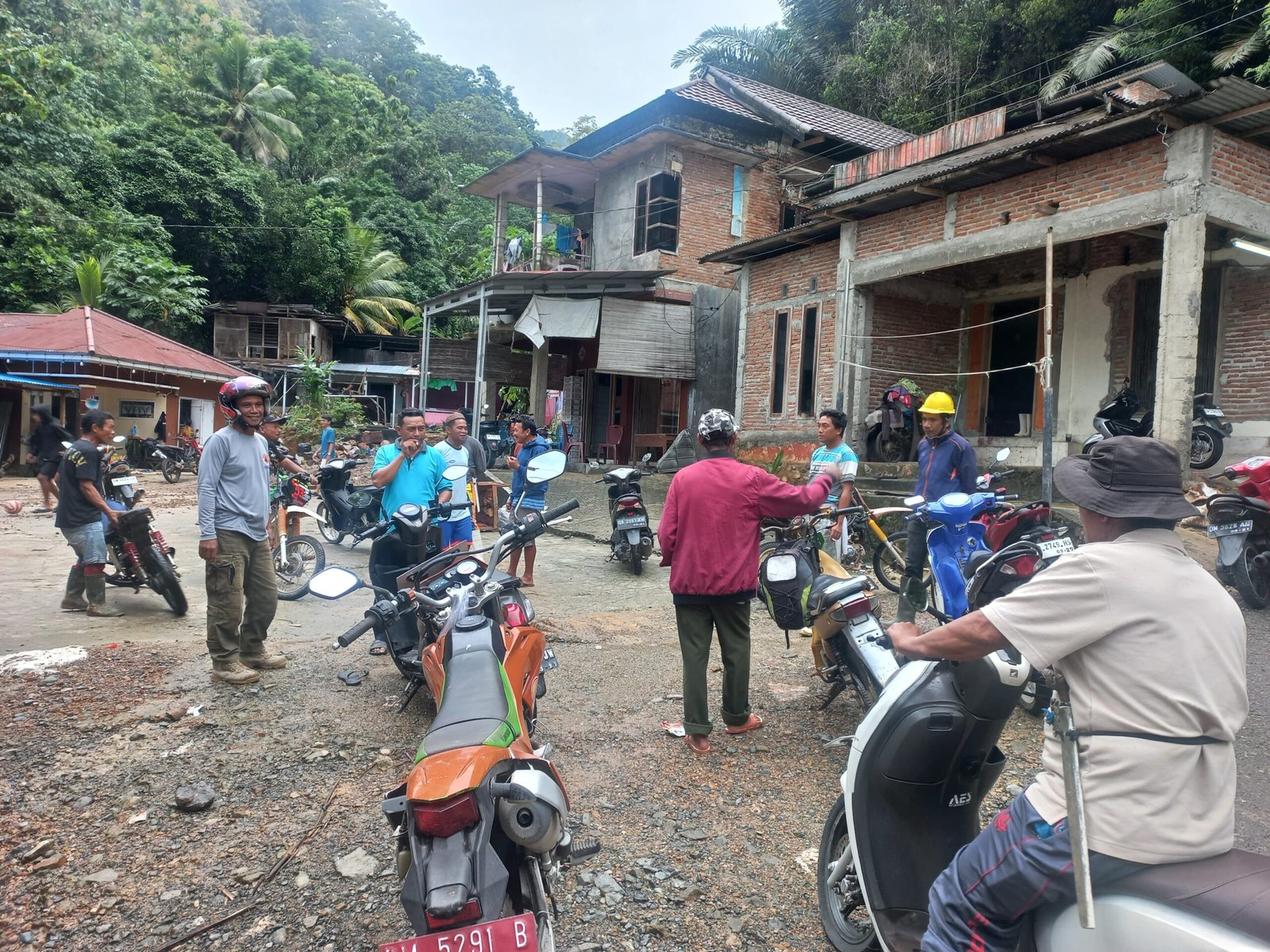 Ratusan Warga Dulamayo Selatan Mengungsi Akibat Longsor