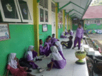Keterbatasan Ruang Kelas, Siswa SDN 10 Tilamuta Belajar di Perpustakaan dan UKS